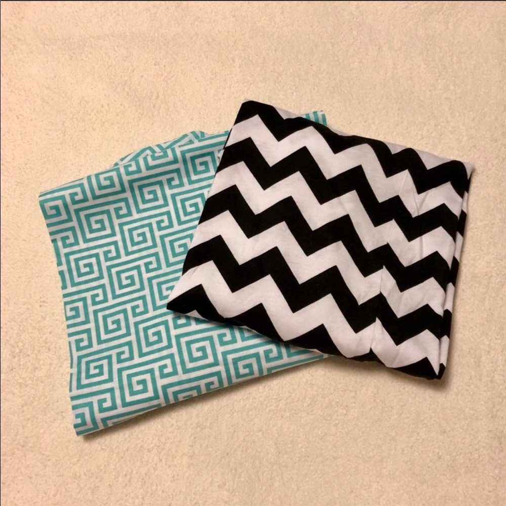 Gorgeous Black/White Chevron Infinity Scarf - Picture 5 of 5